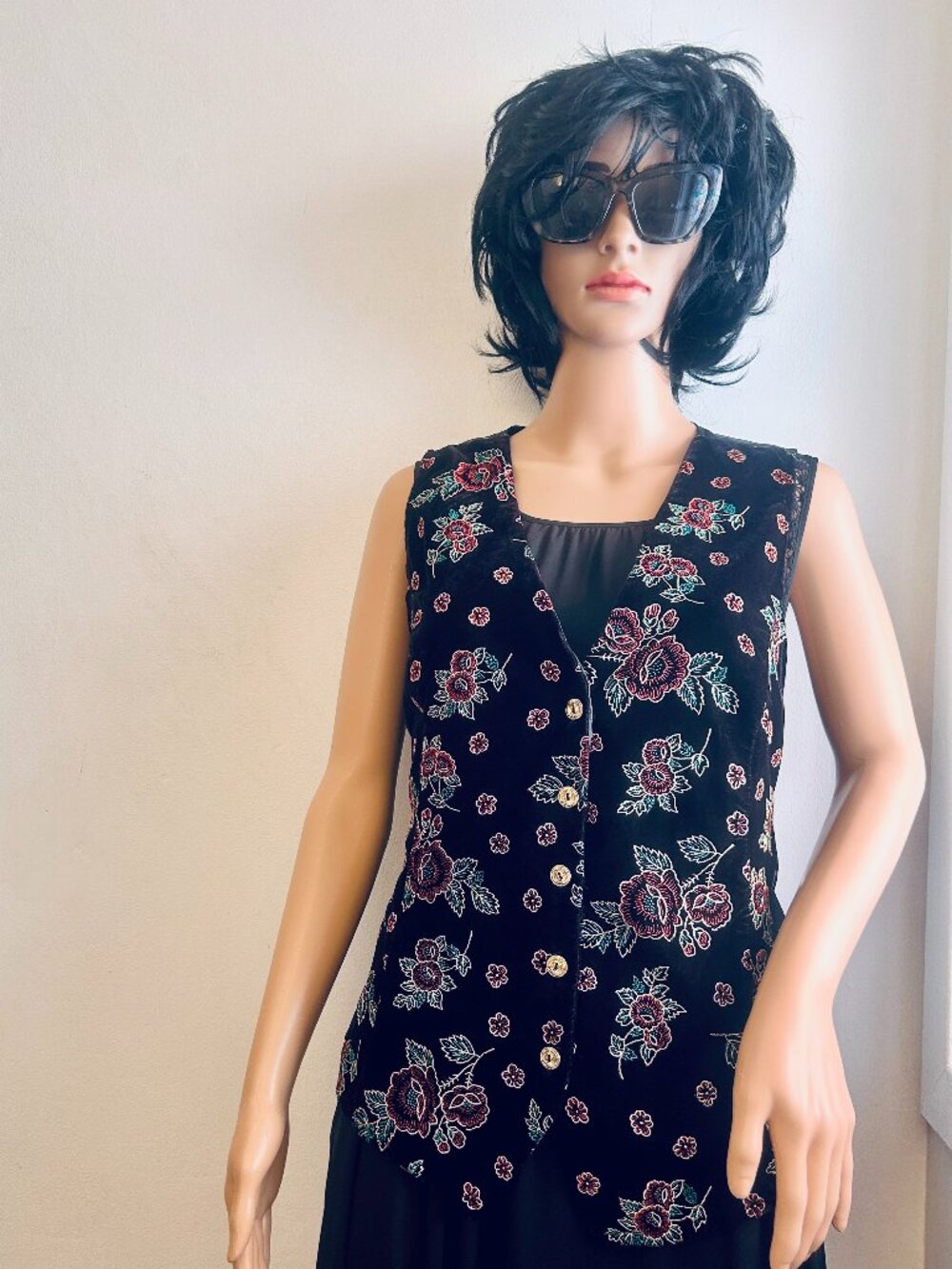 Vintage Tradition Black Velvet Floral Embroidered Vest Size 18 Made in Canada